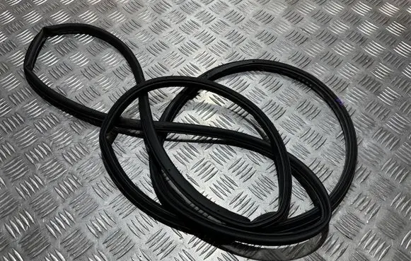 Mazda 3 Front door rubber seal PU17798