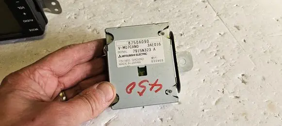Mitsubishi Outlander HiFi Audio sound control unit 8750A090 VM07CANO 3AE016