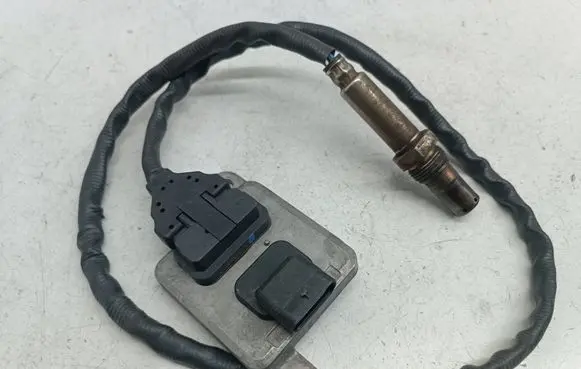 Mercedes-Benz E W212 Lambda probe sensor A0009052900 0009052900
