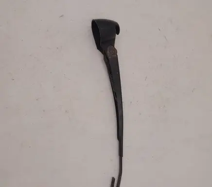 Volkswagen PASSAT B5 Rear wiper blade arm 3B9955707A