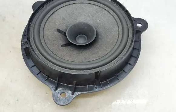 Nissan Qashqai Front door speaker 