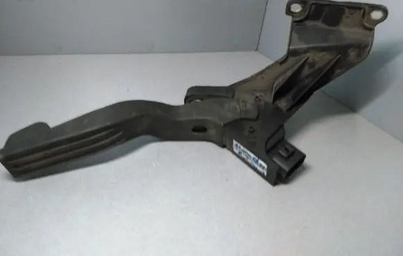 Ford Mondeo Mk III Accelerator throttle pedal 1S719F836BB