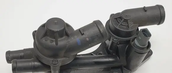 Volkswagen Tiguan Thermostat housing 03C-121-026