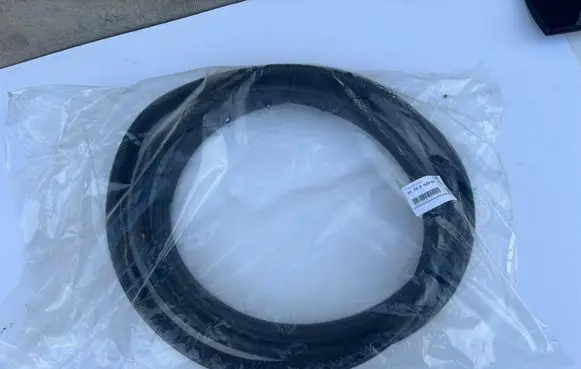 BMW i4 Trunk rubber seal (body) 51765A35907