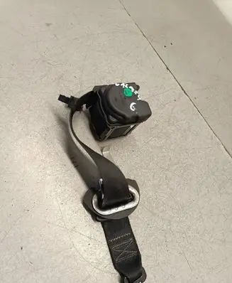 Rear seatbelt