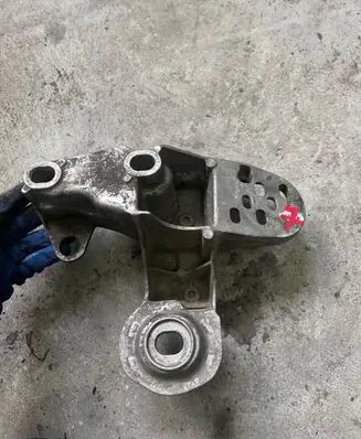 Audi A4 S4 B5 8D Engine mounting bracket 4B0199351B