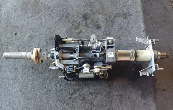 BMW 5 F10 F11 Steering wheel axle P10768701 1056004
