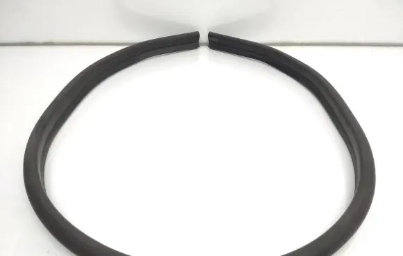 Volvo XC70 Engine compartment rubber 