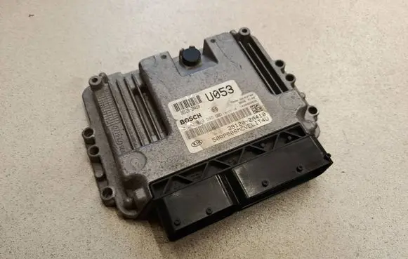 KIA Carens III Engine control unit/module 391252A410 0281019595 391202A410
