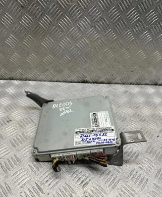 Toyota Avensis T250 Engine control unit/module 8966105A20 1758007382 MB1758007382