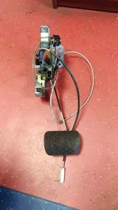 Mercedes-Benz E W210 Brake pedal 2102900619