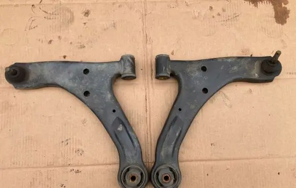 Suzuki Grand Vitara II Rear control arm 2012R
