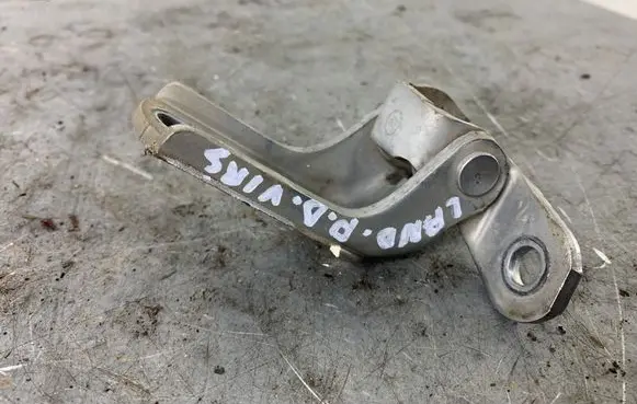 Toyota Land Cruiser (J120) Front door upper hinge