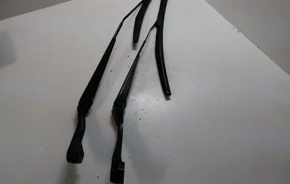 Land Rover Discovery Sport Front wiper blade arm