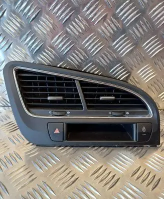Peugeot 5008 Dash center air vent grill 9686527977 63191075