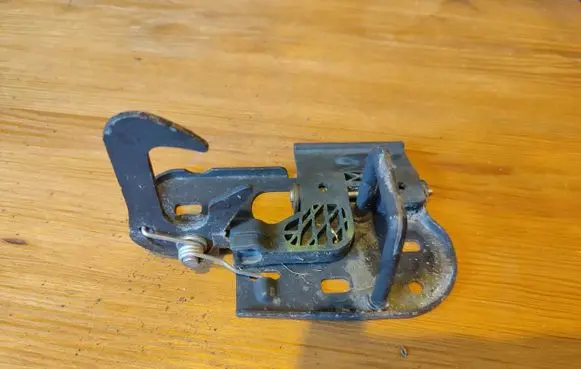 Volkswagen PASSAT B6 Engine bonnet/hood lock/latch loop/hook 3C0823480 3C0823480E