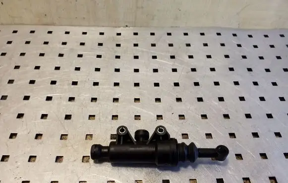 Mercedes-Benz C W204 Clutch slave cylinder A2042900112