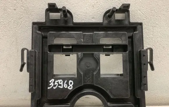 Opel Corsa E Engine control unit holder 13367565 13472624
