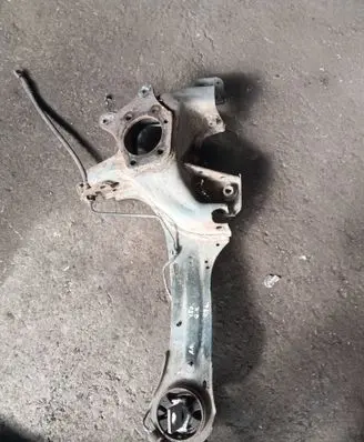 Rear wheel hub spindle/knuckle