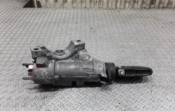 Volkswagen PASSAT B5.5 Ignition lock 4B0905851C