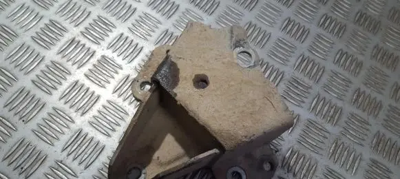Renault Laguna II Engine mounting bracket 