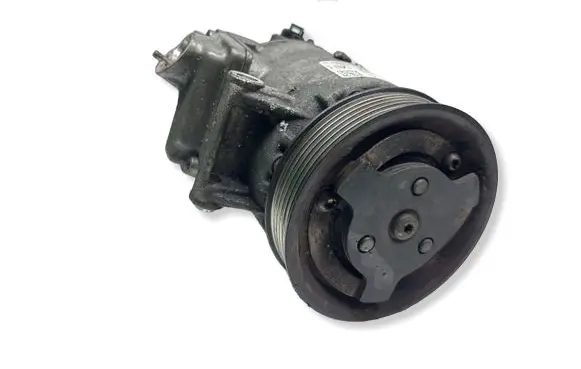 Volkswagen Golf VI Air conditioning (A/C) compressor (pump) 5N0820803A