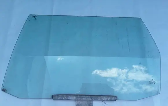 Volkswagen PASSAT B4 Rear door window glass 43R001352 DOT448AS2M4