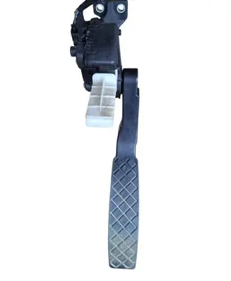 Volkswagen Touareg I Accelerator throttle pedal 7L0723507