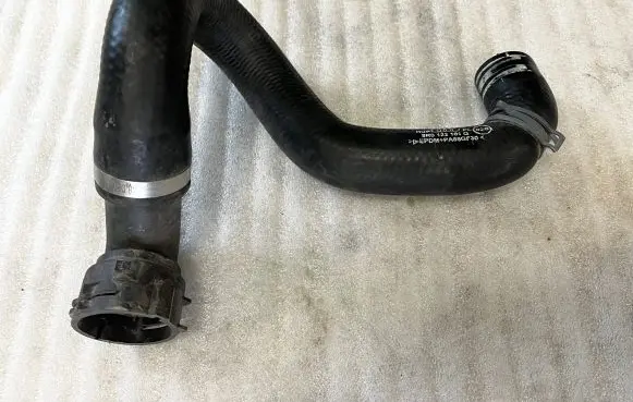 Audi Q5 SQ5 Engine coolant pipe/hose 8R0122101Q 8R0122101