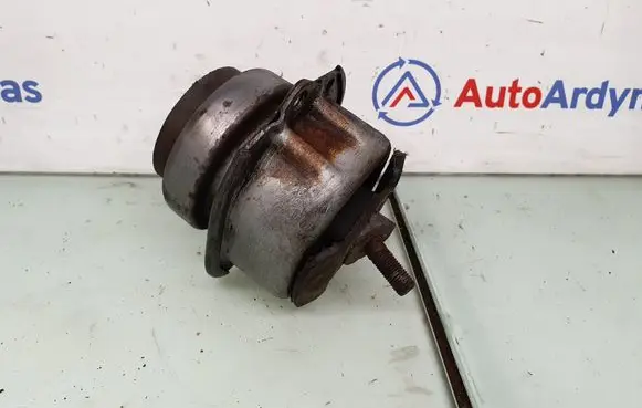 Engine mount bracket