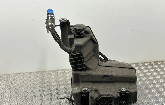 Mercedes-Benz C W206 AdBlue liquid reservoir A2064707402 34101573