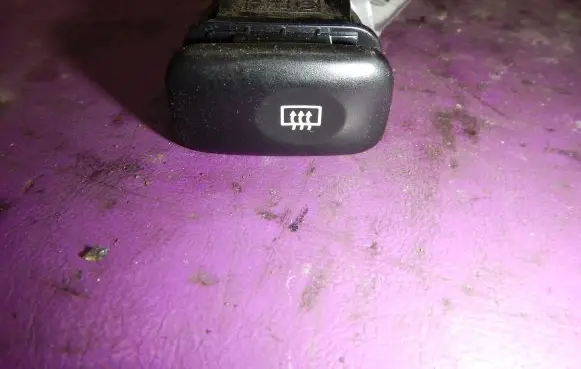 KIA Clarus Windscreen/window heater switch