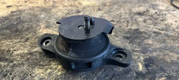 Subaru Forester SH Engine mount bracket