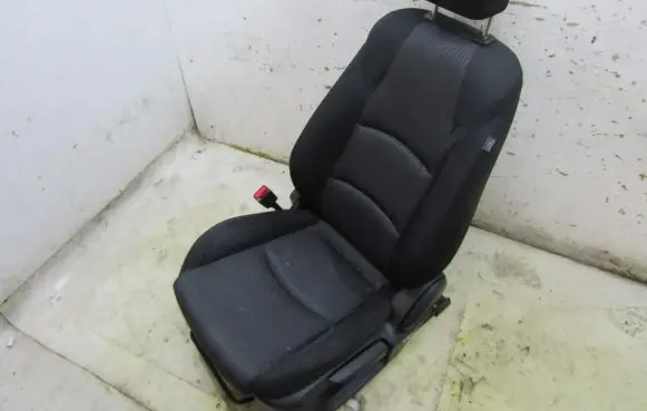 Mazda 3 III Front driver seat 