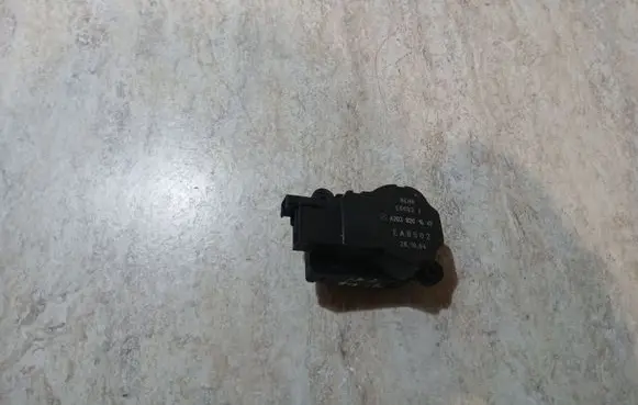 Mercedes-Benz CLK A209 C209 Air flap motor/actuator A2038201642