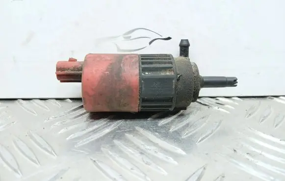 Volvo S40, V40 Windscreen/windshield washer pump