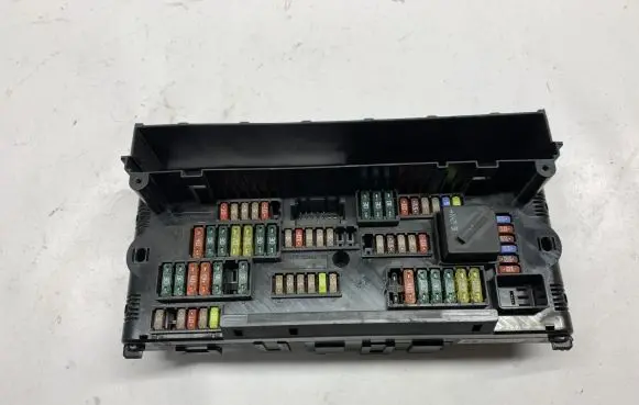 BMW 5 F10 F11 Fuse module 9234421