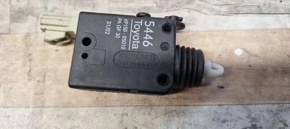 Toyota Avensis T220 Tailgate boot lock/latch motor 6915005010