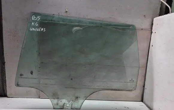 Volkswagen PASSAT B5 Rear door window glass 43R00081 DOT90AS2M30A