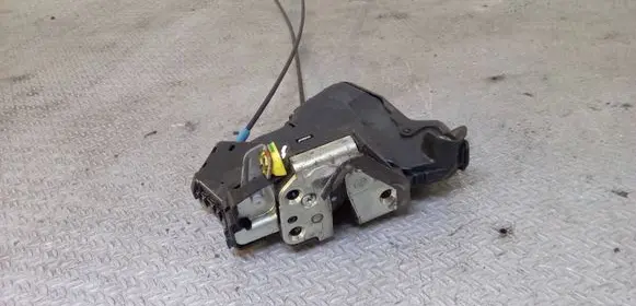 Toyota Verso Front door lock A046693