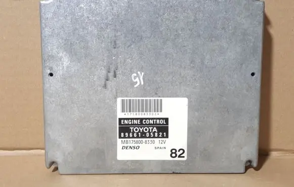 Toyota Avensis T250 Engine control unit/module 8966105821 1758008330