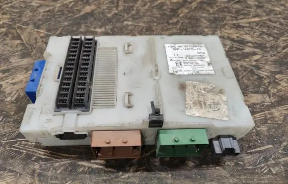 Ford Mondeo MK IV Fuse module 7G9T14A073ED