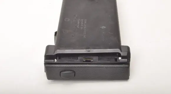 BMW 5 E60 E61 Cup holder 7063412