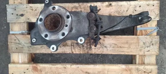 Front wheel hub