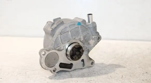 Volkswagen PASSAT CC Vacuum pump 03L145100F