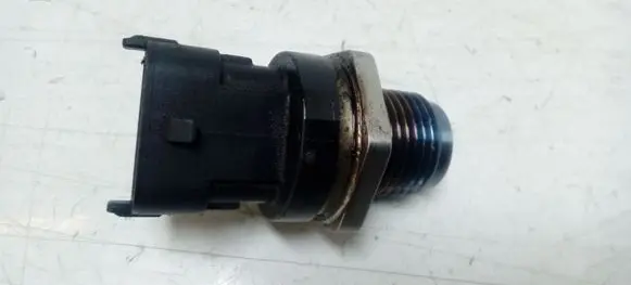 Fuel pressure sensor