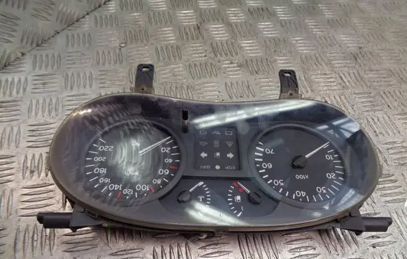 Renault Clio II Tachometer 