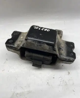 Seat Toledo III (5P) Engine mount bracket 1K0199555
