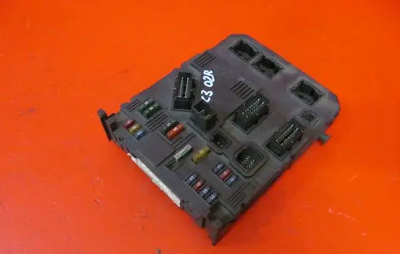 Citroen C3 Fuse module 9649811480