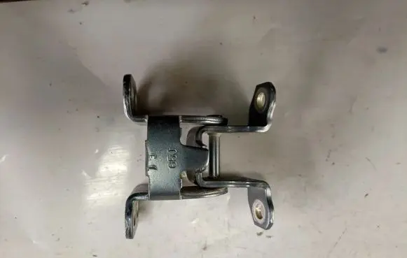 Suzuki Grand Vitara II Rear door upper hinge